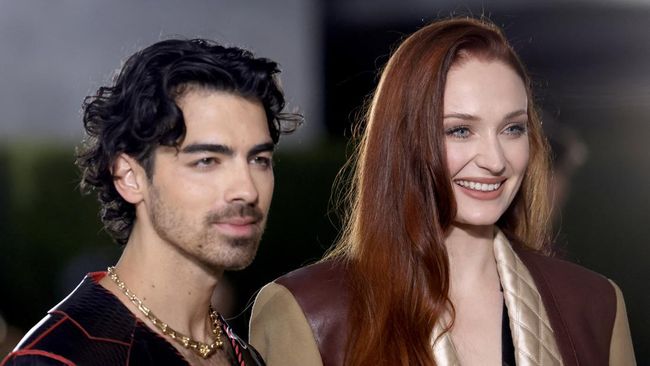 Joe Jonas dan Sophie Tuner buka suara dan membenarkan tentang kabar perceraian mereka.