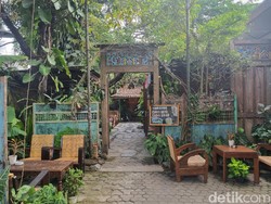Tiga Roepa, Bukan Sekadar Kafe Bergaya Vintage, tapi Sekaligus Galeri Seni