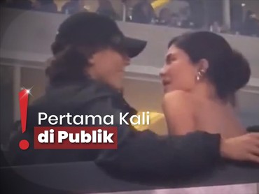 img-title Go Public! Kylie Jenner dan Timothee Kepergok Ciuman di Konser Beyonce