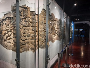 10 Situs Bersejarah Indonesia yang Wajib Masuk Bucket List