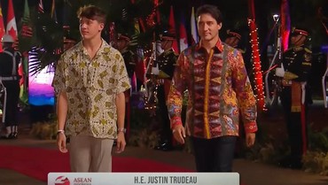 7 Gaya Justin Trudeau & Xavier Sang Putra Tampan Kompak Pakai Batik di KTT Asean