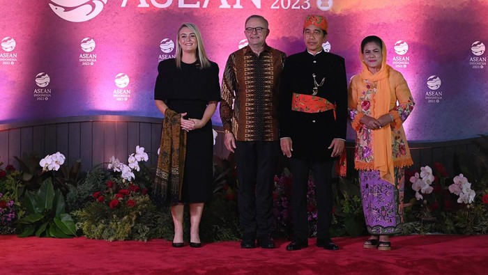 Gala Dinner KTT ke-43 ASEAN sedang digelar di Hutan Kota GBK, Senayan, Jakarta, Rabu (6/9/2023). Presiden Joko Widodo dan Ibu Negara Iriana hadir mengenakan baju adat Betawi.