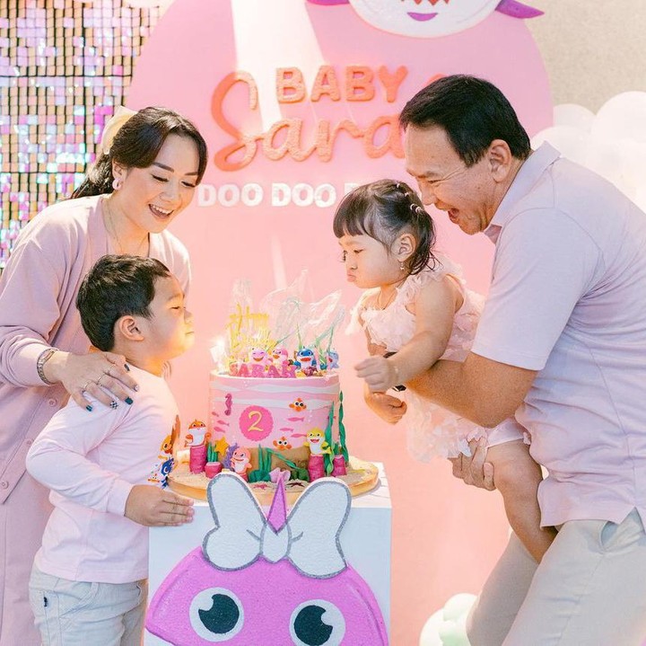 <p>Rasa bahagia dan doa turut mengalir dari netizen. Kolom komentar Puput dan Ahok pun ramai dengan ucapan ulang tahun untuk sang anak. "<em>Happy blessed birthday</em> Sarah Sayang. JBU always," ungkap seorang netizen. "Selamat ulang tahun Dede Sarah," kata yang lainnya. (Foto: Instagram: @btpnd)</p>