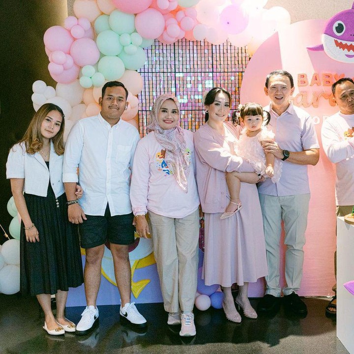 <p>Dalam potret yang diunggah pada laman Instagram, Ahok dan Puput berarap agar Sarah tumbuh menjadi anak yang takut akan Tuhan. Ahok dan Puput juga berharap agar Si Kecil panjang umur, bahagia, dan selalu diselimuti kebahagiaan. (Foto: Instagram: @btpnd)</p>