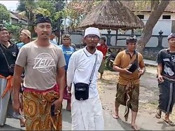 Pertanyakan Tanah Pelaba Pura, Warga Geruduk-Pagari Kantor Desa Negari