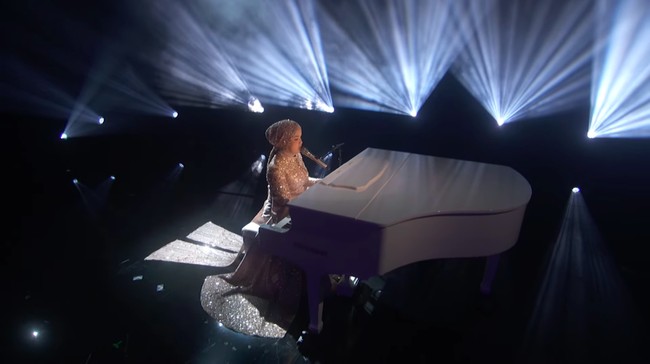 Putri Ariani kembali pukau pendengar dan dewan juri dengan nyanyi Don't Let the Sun Go Down On Me Elton John di final America's Got Talent 2023.