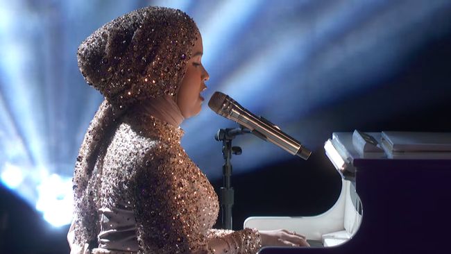 Simon Cowell membacakan komentar panjang usai Putri Ariani diumumkan sebagai juara empat America's Got Talent 2023.