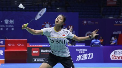Putri Kusuma Wardani kalah dramatis dari wakil China, Han Yue dalam laga yang berlangsung dramatis di babak 16 besar Hong Kong Open 2023.