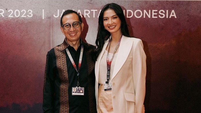 Adu Gaya Raline Shah dan Maudy Ayunda di ASEAN-BAC, Sama Berkain Tapi Modern!