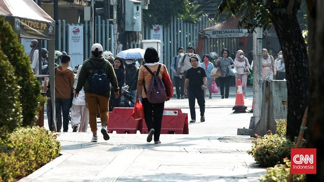 FOTO: 'Hujan' Matahari di Tengah Jakarta