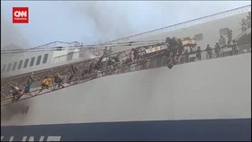 VIDEO: Momen Evakuasi Penumpang KM Mutiara Berkah I Gunakan Crane