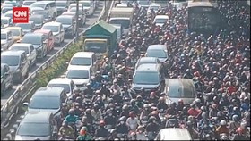 VIDEO: Momen Polisi Rekayasa Lalu-lintas, Kawasan Pancoran Macet Total