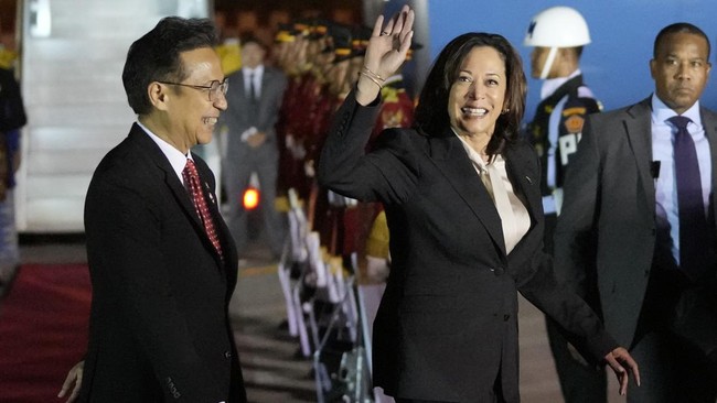 Wapres Kamala Harris menyebut AS akan mendesak junta Myanmar menghentikan kekerasan dan mengembalikan demokrasi yang inklusif.