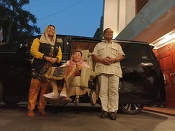 Prabowo Berlutut Dekati Keluarga Gus Dur Sampai Kriteria Cawapres Terkuak