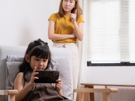 5 Cara Membatasi Screen Time pada Anak Menurut Psikolog, Bunda Perlu Tahu