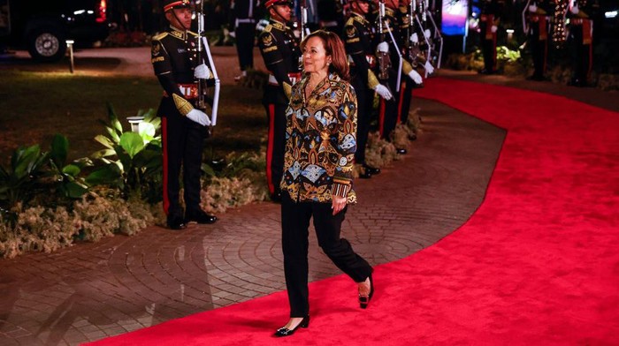 US Vice President Kamala Harris arrives for the gala dinner of the 43rd ASEAN Summit in Jakarta on September 6, 2023. (Photo by Mast IRHAM / POOL / AFP) (Photo by MAST IRHAM/POOL/AFP via Getty Images)