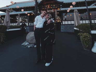 img-title Pamer Foto Mesra dengan Pacar Berondong, Agnez Mo Kasih Kode Tunangan?