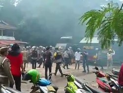 Tolak Pemasangan Patok di Pulau Rempang Batam, Warga dan Tim Terpadu Bentrok