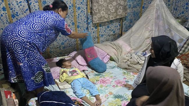 Mari salurkan bantuan kepada April, anak tukang becak penderita Mikrosefalus dengan cara berdonasi melalui berbuatbaik.id.