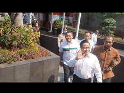 Berkemeja Putih, Cak Imin Penuhi Panggilan KPK yang Usut Kasus Kemnaker