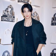 Simak Pesona Cha Eun Woo 'ASTRO' Saat Menghadiri Event Lady Dior di Korea Selatan
