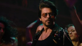 Fan Antre Sejak Dini Hari Demi Duluan Nonton Film Baru Shah Rukh Khan