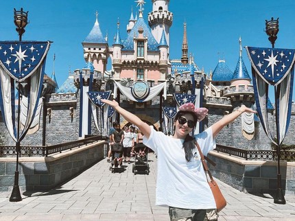 Hesti Purwadinata Kunjungi 5 dari 6 Disney Castle, Impian Seumur Hidup Hampir Terwujud