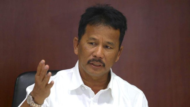 DPR menyentil Kepala BP Batam Muhammad Rudi karena rangkap jabatan wali kota daerah tersebut. Rangkap jabatan membuat gaji yang diterima Rudi dobel.