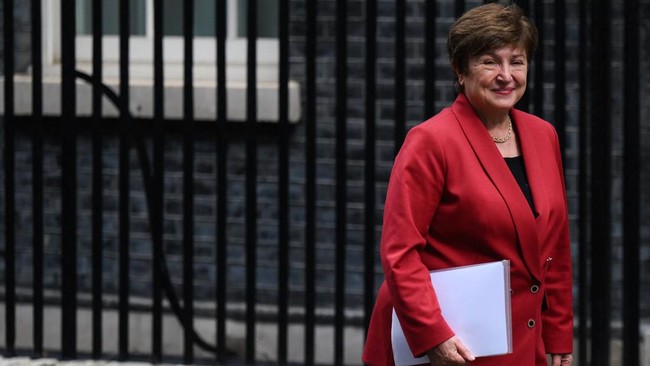 Direktur Pelaksana IMF Kristalina Georgieva mengatakan kebijakan proteksionisme yang naik tiga kali lipat belakangan ini membuat perdagangan global melambat.