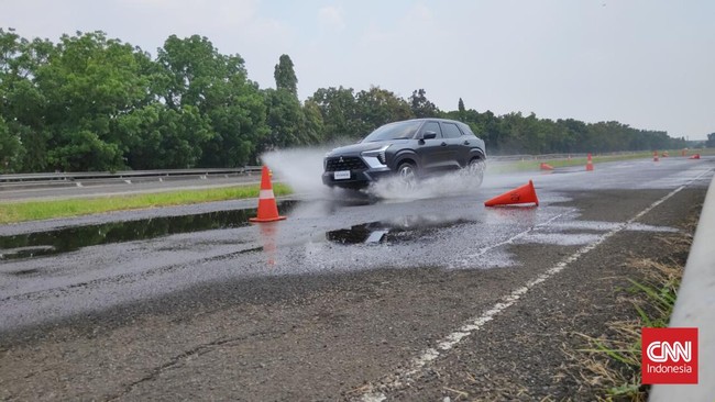 Xforce adalah mobil pertama Mitsubishi yang punya fitur wet mode untuk membantu pengemudi mengatasi dua hal, yakni hujan dan banjir.