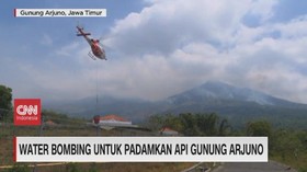 VIDEO: Water Bombing Untuk Padamkan Api Gunung Arjuno