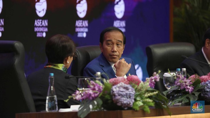 Presiden Joko Widodo (Jokowi) di KTT ASEAN 2023, Jakarta, Kamis (7/9/2023). (CNBC Indonesia/Tri Susilo) Presiden Joko Widodo (Jokowi) di KTT ASEAN 2023, Jakarta, Kamis (7/9/2023). (CNBC Indonesia/Tri Susilo)