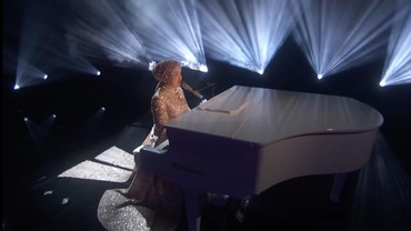 img-title 7 Penampilan Perdana Putri Ariani di AGT 2023, Dapat 4 Standing Applause