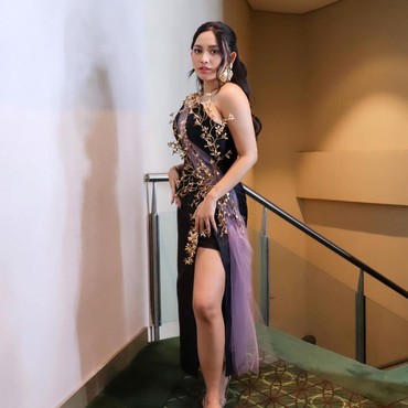 Liburan di Los Angeles, Gaya Busana Rachel Vennya Tuai Kritikan