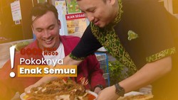 Makan Besar Bareng Rendy Kjaernett, Pedesnya Bikin Keringetan