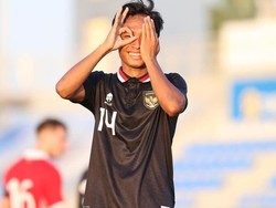 Robi Darwis Lelang Jersey Timnas untuk Bantu Bobotoh