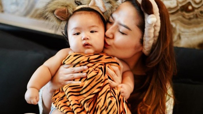 Cerita 5 Artis Indonesia Alami Baby Blues, Suami Meninggal Saat Anak Baru 40 Hari