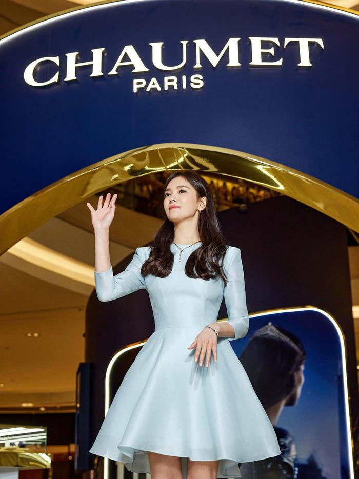 Dalam beberapa potret yang diunggah sang aktris ke laman Instagram pribadinya, Song Hye Kyo terlihat memesona layaknya 'Barbie' hidup./ Foto: instagram.com/kyo1122