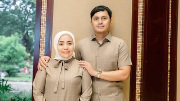 img-title Fadel Islami Suami Muzdalifah Bangga Hadiri Acara Wisuda Putri Sambung