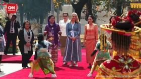 VIDEO: Iriana Jokowi Ajak Istri Pemimpin ASEAN dan Mitra Main Ke TMII
