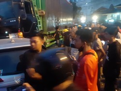 Truk Trailer Tabrak 4 Mobil-3 Motor di Sokaraja Banyumas, Sopir Diduga Mabuk