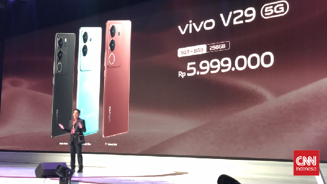 Vivo telah merilis ponsel 'adik-kakak' yakni V29 5G dan V29e 5G belum lama ini. Sekilas mirip, berikut paparan beda spesifikasi kedua smartphone itu.