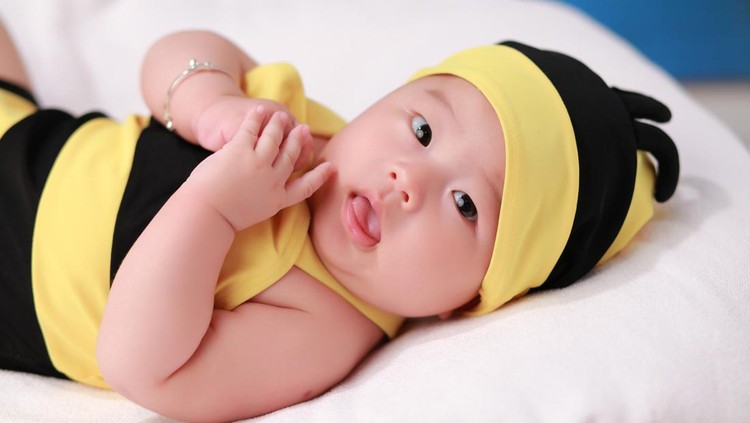 10 Makna Bayi Sering Menjulurkan Lidah, Termasuk Menunjukkan Rasa Nyaman 10 Makna Bayi Sering Menjulurkan Lidah, Termasuk Menunjukkan Rasa Nyaman