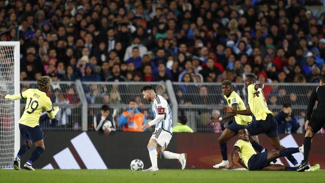 Berikut sejumlah rekor luar biasa usai Lionel Messi membawa Argentina menang 1-0 pada laga kualifikasi Piala Dunia 2026 lewat gol tendangan bebas indah.