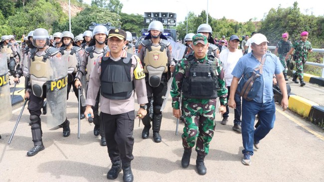 Komnas HAM menilai pengerahan aparat keamanan ke Rempang tak diperlukan karena warga hanya ingin mempertahankan tanahnya.