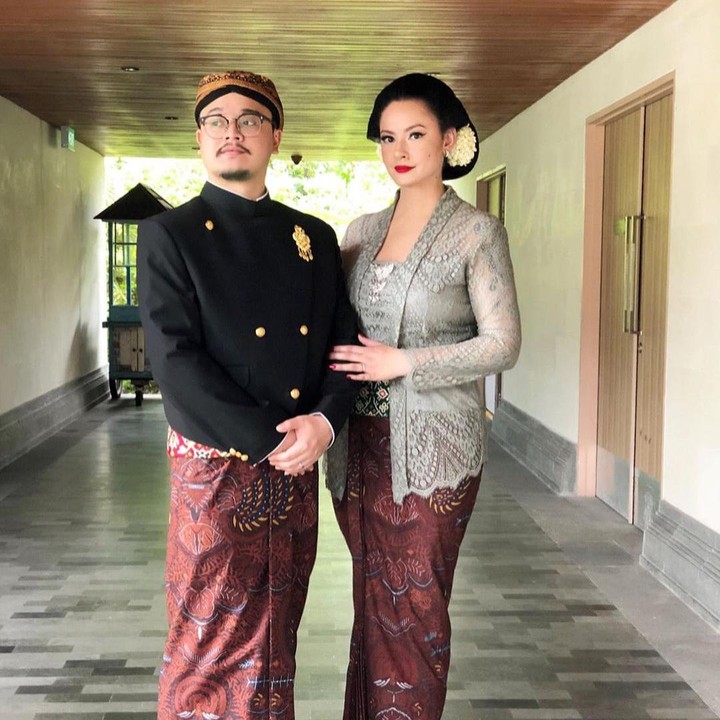 <p>Berstatus sebagai aktor dan penyanyi Indonesia ternyata tidak membuat nama Derby dikenal oleh Claudia. "Aku dari dulu <em>grow up</em> di luar negeri, jadi aku jarang nonton film Indonesia atau sinetron," alasan Claudia, dalam <em>Intimate Interview HaiBunda</em>. (Foto: Instagram@miss_adinda_mae)</p>
