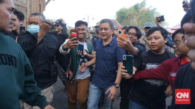 Anggota Juru Bicara Timnas AMIN Refly Harun mengatakan aksi menuntut 'Tritura' di depan kompleks DPR/MPR, Jakarta, Jumat (1/3) bukanlah yang terakhir.