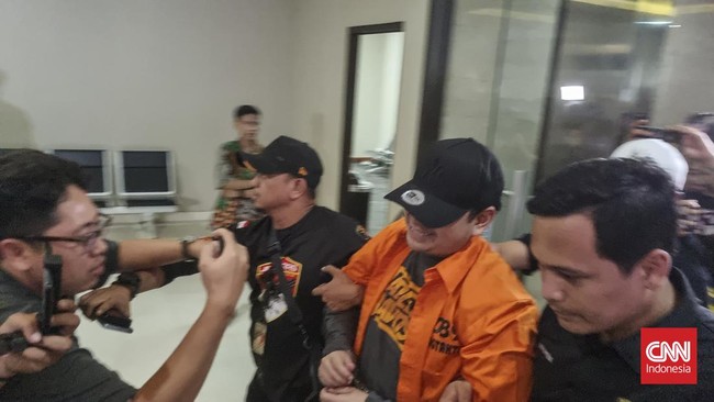 Awal kasus Dito Mahendra bermula saat rumahnya digeledah KPK hingga temuan belasan senpi ilegal diproses Bareskrim Polri.