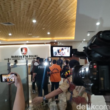 Telah Ditangkap Usai Ditetapkan DPO, Dito Mahendra Tiba di Bareskrim Mabes Polri