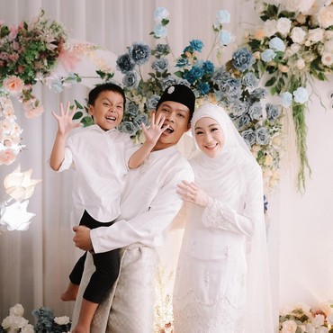 Larissa Chou Unggah Foto Terbaru, Ekspresi Wajah Anak Alvin Faiz Disorot